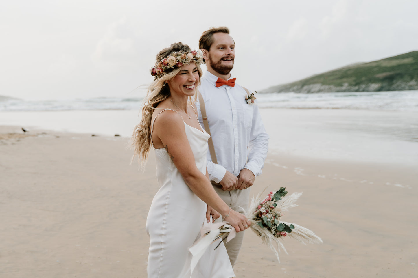 Delicate flower and pearl hair pin set
