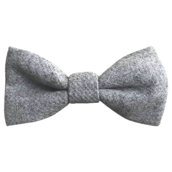 Find your perfect dickie bow and braces here. The grey tie and pocket square is so versatile, it can be worn to any occasion for that suave and sophisticated look. Click to view the bespoke collection at Dickie Bow now. 
