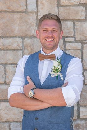 how to wear a dickie bow tie